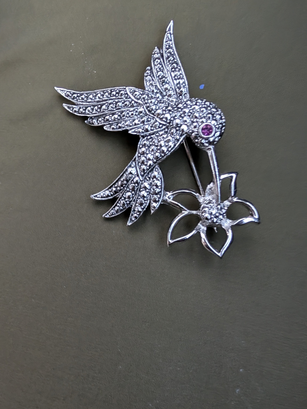Avon Silver Tone Hummingbird Brooch with Pink Accent